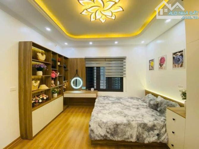 Siêu Hiếm! Phố Vĩnh Hưng, Ô tô đỗ cửa, ngõ rộng thoáng, 35m2, 6.93 tỷ - 1