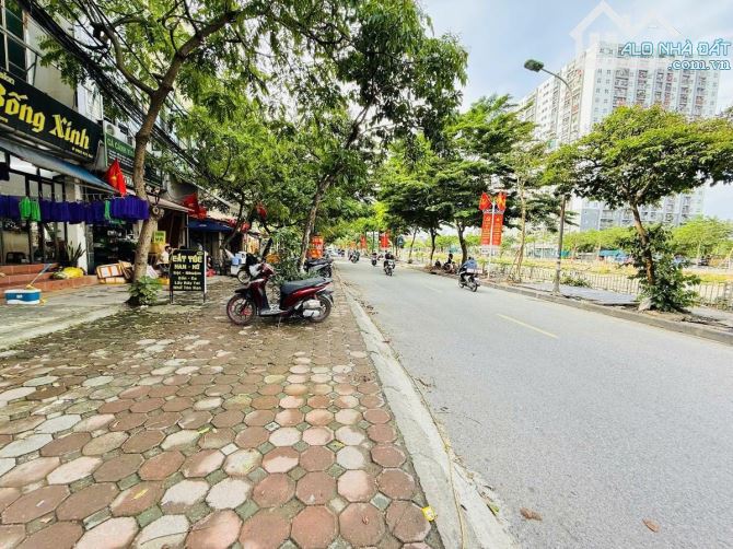 Bán đất mặt Phố Kim Giang, Hoàng Mai, 52m2, Mt 4m, giá 15.99 tỷ, 200m đến cầu dậu - 1