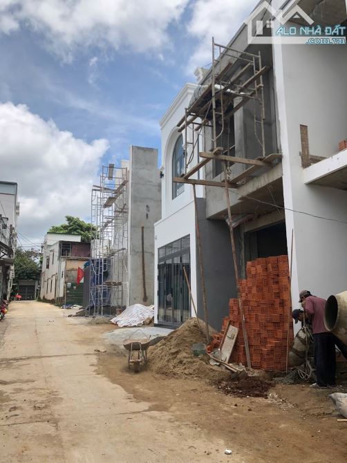 BÁN ĐẤT HẺM 175 Y MOAN - GẦN NHÀ THỜ Y MOAN. DT 4,18x17m - Tc 54m2 - HƯỚNH BẮC. - 1