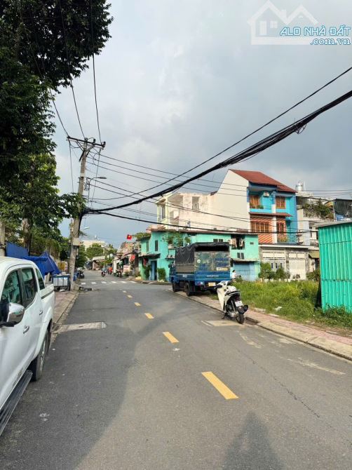 Bán lô đất mặt tiền đường 102 - Tăng Nhơn Phú ( A ), Quận 9. DT: 8 x 26 = 208m2 - Chỉ 12tỷ - 1