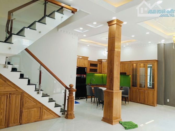 NHÀ MỚI - ĐẸP - GIÁ RẺ. VỊ TRÍ VÍP HẺM XE HƠI CHỈ 30M RA LÊ VĂN KHƯƠNG. - 1