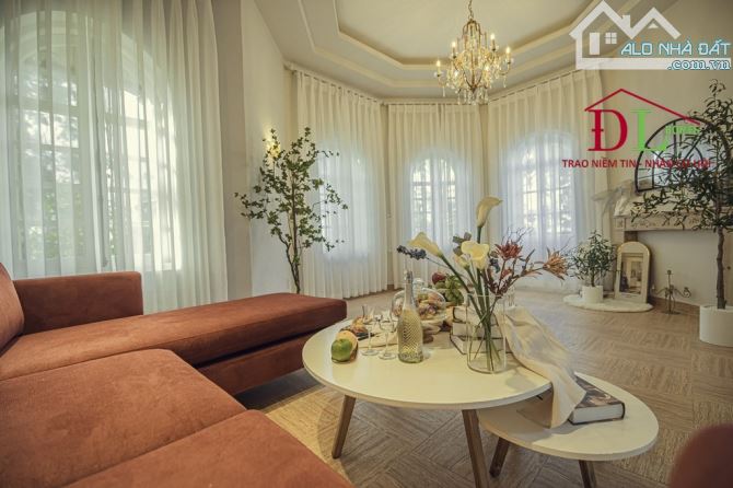 Bán biệt thự Đà Lạt, mặt tiền Nguyễn Trung Trực, DT 357m2, 3 tầng, 4PN, giá 28 tỷ #2267 - 1