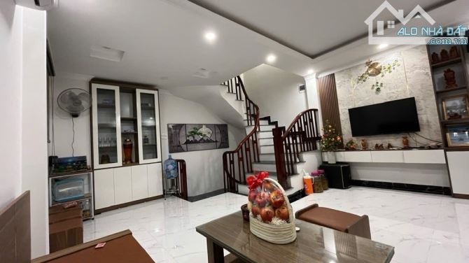 ✅1 CĂN NHÀ NHƯ VILA THU NHỎ NGAY LÒNG VIỆT HƯNG PHỐ,6TMỚI KENG, MT4,5M,36M CỰC ĐẸP,ZÁ 6TY* - 1