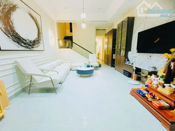 GIẢM 1.5 TỶ - NHÀ ĐẸP SÁT MẶT TIỀN PHAN HUY ÍCH - HẺM XE TẢI THÔNG - 4.6X18M - CHỈ 9 TỶ + - 1