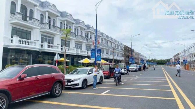 CHÍNH CHỦ BÁN NHANH CĂN SHOPHOUSE 1 TRỆT 2 LẦU TRONG KCN BÀU BÀNG GIÁ 2TY250 - 1