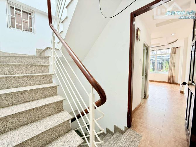 NHỈNH 7 TỶ - NHÀ 5 TẦNG GIÁP QUẬN 1 - 15m RA MẶT TIỀN - HẺM Ô TÔ 7 CHỔ ĐẬU CỬA - 1