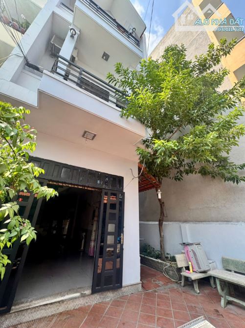 Bán gấp nhà Biệt thự sân vườn 123m2 hẻm xe hơi Phan Huy Ích Gò Vấp chỉ 8 tỷ 600 TL - 1