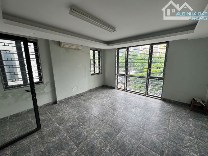 PHỐ HỒNG TIẾN - HƠN 23 TỶ - LÔ GÓC - MẶT TIỀN QUYỀN LỰC - Ô TÔ TRÁNH - 1