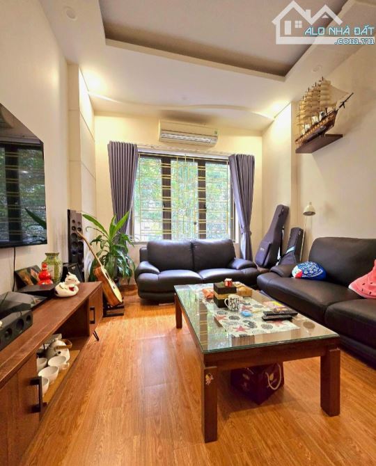 Hạ giá 2tỷ, bán đất 65m² tặng nhà 3 tầng ngõ 12 Đào Tấn gần Lotte Liễu Giai: - 1