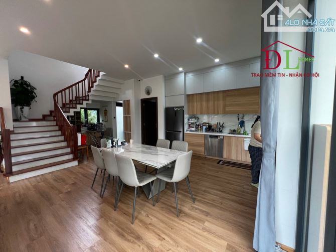 Bán biệt thự Đà Lạt, căn góc Yết Kiêu, diện tích 239m2, 3 tầng, 3 PN, giá 18 tỷ #48009 - 1