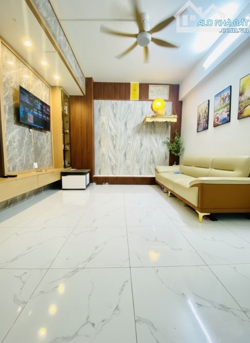 HIẾM-Chung cư Đền Lừ, 2PN + 2WC, DT 100m2 đủ nội thất, cực đẹp thoáng. Chỉ 4,25 tỷ - 1