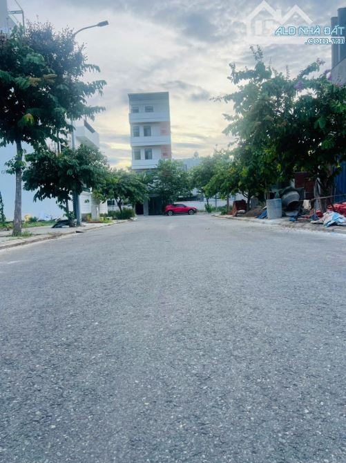 📌📌📌LÀM VIỆC TRỰC TIẾP GIÁ TỐT !!!Bán lô FPT , đt 90m2 - 1