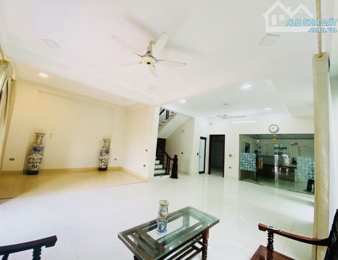 Biệt thự nhà vườn dt 230m , đường 15m có vỉa hè full thổ cư - 1