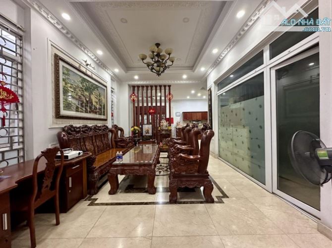 Bán biệt thự Hồng Tiến 128m2 nhà đẹp ngõ nông gần bãi gửi ô tô 20.9 tỷ - 1