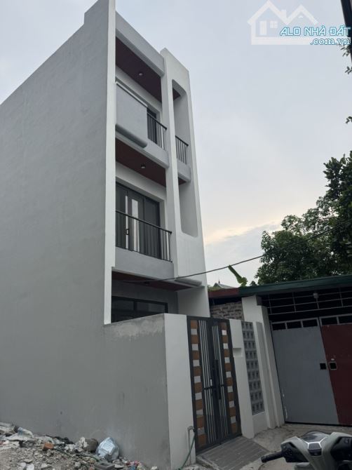 BÁN NHÀ 3 TẦNG MỚI KÍNH COONG 🎯BẮC HỒNG ĐÔNG ANH HN BẠN CHỈ CẦN XÁCH VALY VỀ Ở NGAY - 1