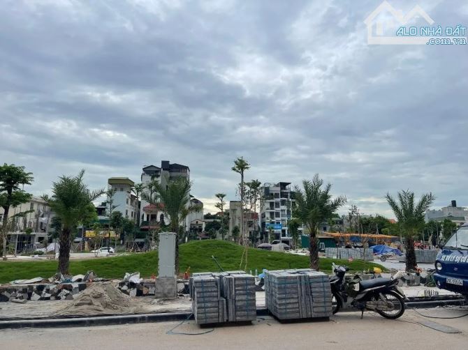 Hiếm có lô đất Ngọc Thuỵ Long Biên view công viên 121m MT 5.1m 32 tỷ ô tô tránh KD đỉnh - 1