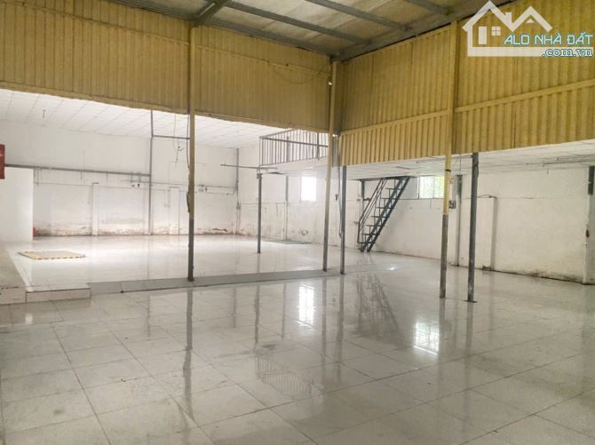Kho xưởng đường xe tải lớn điện 3 pha 400m2 nền gạch - 1