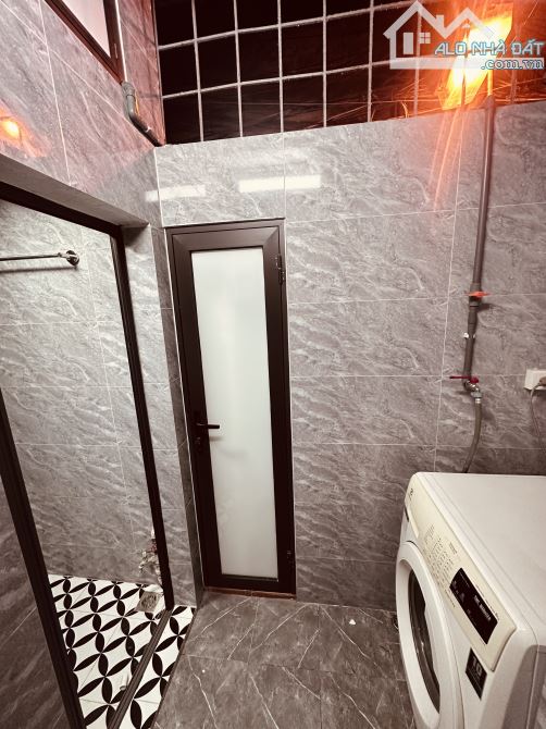BÁN NHÀ TẬP THỂ TẦNG 1 PHỐ ĐỒNG NHÂN - 42M- 2PN - 2 VS- Ô TÔ CÁCH 15M-TÀI CHÍNH 3 TỶ - 1