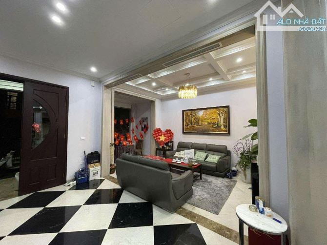 Bác chủ thiện chí bán căn Biệt Thự 215m tại KĐT Vinhomes Riverside. Thiết kế sang trọng - 1