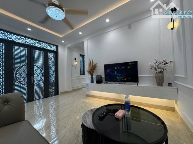 Bán nhà hẻm cách đường Nguyễn Thị Minh Khai TTTP Nha Trang  tầm 50m giá 3,150ty ngag 6,7m - 1