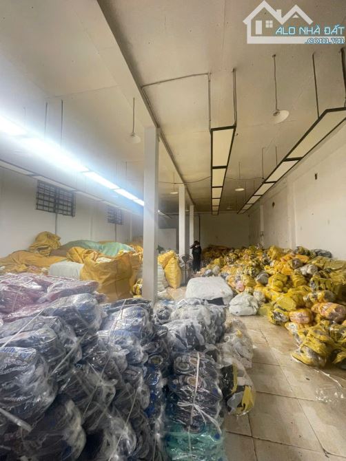 Mặt tiền Siêu Hiếm 413 Lê Văn Quới 180m2 ngang hiếm 8m 3 Tầng dòng tiền 40tr /th Nhỉnh 17 - 1