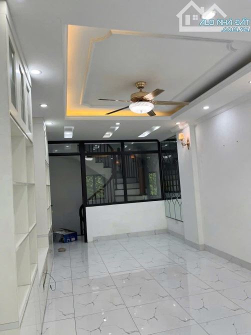 13 TRIỆU 🏡 CHO THUÊ NHÀ NGUYÊN CĂN PHỐ HỒNG TIẾN – BỒ ĐỀ 🚗 Ô TÔ NGỦ TRONG NHÀ – 3PN - 1