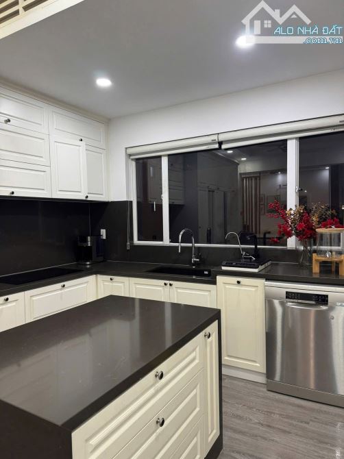 SIÊU PHẨM CĂN HỘ 2PN 2WC FULL NỘI THẤT GIÁ CỰC XỊN NGAY QUẬN 1 - 1