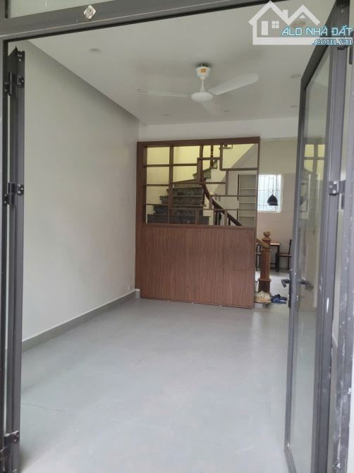 Cho thuê nhà nguyên căn ngõ 92 Yên Duyên, 40m2 x 4 tầng, 4 ngủ, 3 wc, 11 triệu/tháng - 1