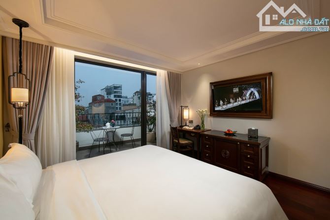 Bán khách sạn mặt phố Hàng Điếu, 180m2, 11 tầng, 175 tỷ, Doanh thu 2,6 tỷ/tháng