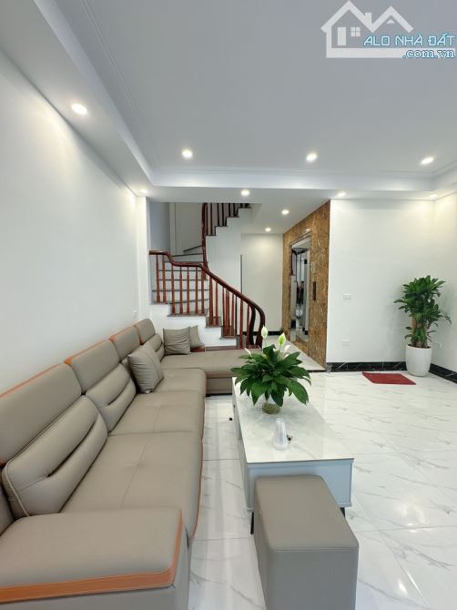 8.8 Tỷ /43 M2 /6 tầng thang máy/ Đê Vàng/ Giang Biên - 12