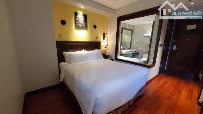 Bán khách sạn mặt phố Hàng Điếu, 180m2, 11 tầng, 175 tỷ, Doanh thu 2,6 tỷ/tháng