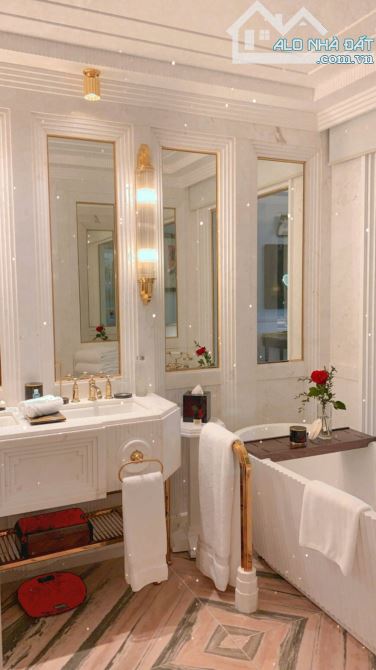 Dòng tiền 68 tỷ/ năm - khách sạn mặt phố Lò Sũ 350m2 x MT 9m x 90 Phòng.- Giá 392 Tỷ