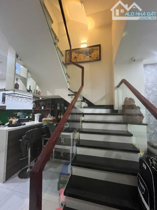 NHÀ 7 TẦNG - GẦN LOTTE MART - P.TÂN HƯNG, QUẬN 7 - DT: 62m2 (4m x 16m) - CHỉ: 7,X Tỷ - 14