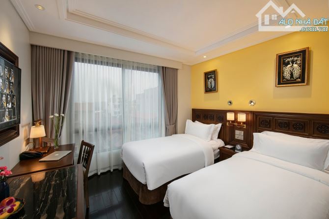 Bán khách sạn mặt phố Hàng Điếu, 180m2, 11 tầng, 175 tỷ, Doanh thu 2,6 tỷ/tháng