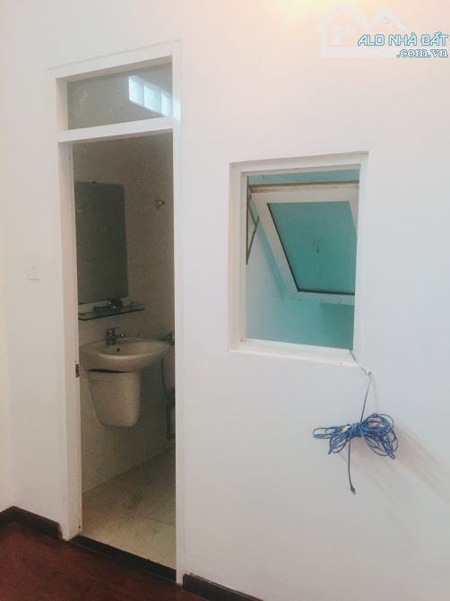SÁT MẶT TIỀN, BÁN NHÀ BÌNH THẠNH - HẺM 5m NGUYỄN XÍ,GẦN VINCOM PLAZA 5 TẦNG,8PN 30tr/th - 15