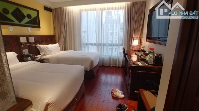 Bán khách sạn mặt phố Hàng Điếu, 180m2, 11 tầng, 175 tỷ, Doanh thu 2,6 tỷ/tháng