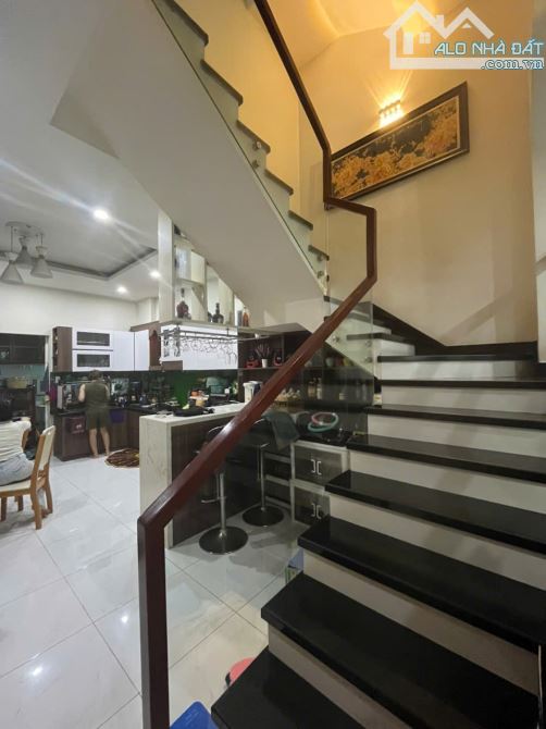 NHÀ 7 TẦNG - GẦN LOTTE MART - P.TÂN HƯNG, QUẬN 7 - DT: 62m2 (4m x 16m) - CHỉ: 7,X Tỷ - 17