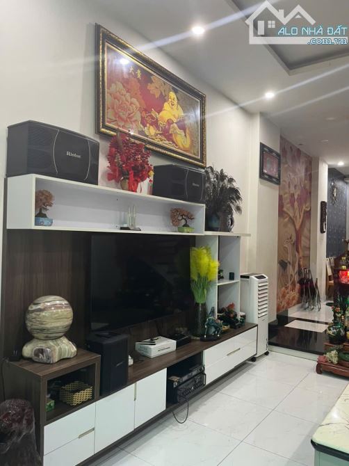 NHÀ 7 TẦNG - GẦN LOTTE MART - P.TÂN HƯNG, QUẬN 7 - DT: 62m2 (4m x 16m) - CHỉ: 7,X Tỷ - 18