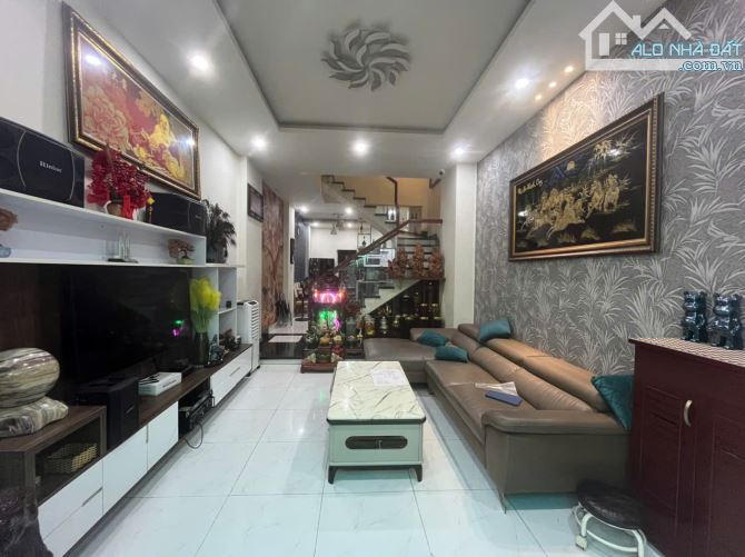 NHÀ 7 TẦNG - GẦN LOTTE MART - P.TÂN HƯNG, QUẬN 7 - DT: 62m2 (4m x 16m) - CHỉ: 7,X Tỷ - 20