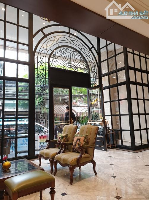 Bán khách sạn mặt phố Hàng Điếu, 180m2, 11 tầng, 175 tỷ, Doanh thu 2,6 tỷ/tháng