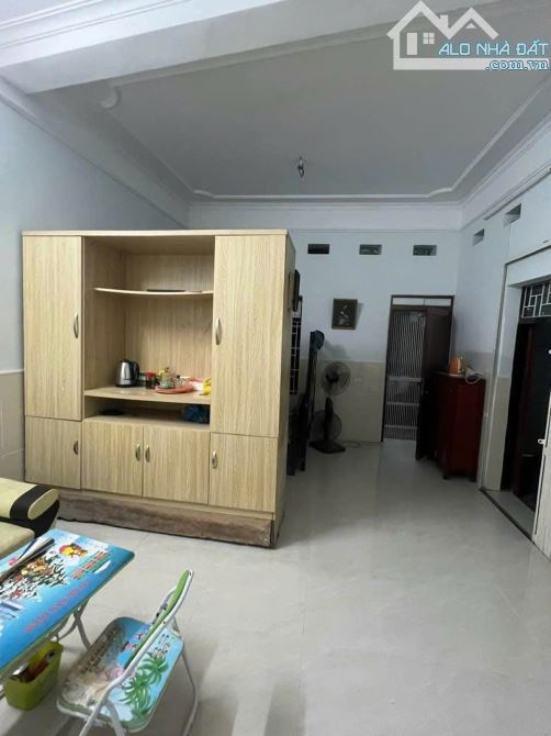 Cho thuê nhà ngõ 345 Khương Trung 40m2 x 2 tầng, 3 ngủ, 1 wc, 1 nhà tắm 8 triệu - 2