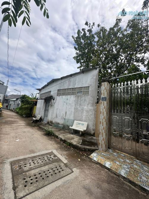 Bán nhà trệt 240 m2 hai mặt tiền truớc sau đuờng Trần Ngọc Giải,phuờng 6 tp Mỹ Tho - 2