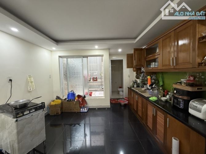 Gấp bán nhà Thủ Đức, 4 tầng, giá 8.8 tỷ, dt 72m2, gần Tô Ngọc Vân. - 2