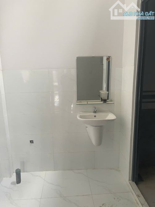 CẦN BÁN NHÀ GÁC LỬNG SỔ HỒNG, SÂN ĐẤT ĐẸP, VỊ TRÍ ĐÔNG DÂN CƯ GẦN CẦU BẠCH ĐẰNG - 2