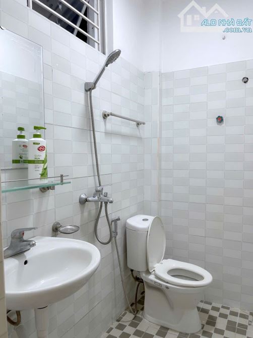 Bán nhà 3 tầng vuông vắn về ở luôn ngõ 183 Đình Đông - 2