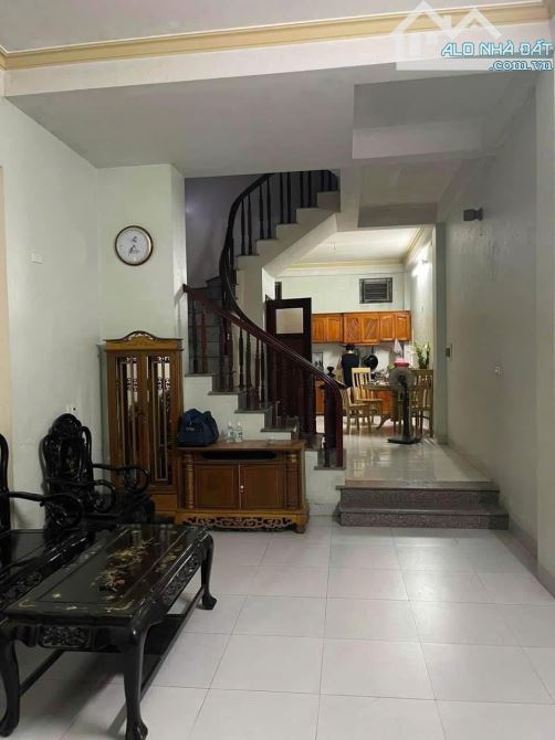 Cho thuê nhà nguyên căn NGọc Thuỵ 65m2* 4 tầng - 2