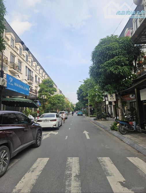 Cần bán liền kề La Casta Văn Phú - 2 mặt tiền - kinh doanh, DT 75m2 tầng, MT: 5,4m, nhỉnh - 2