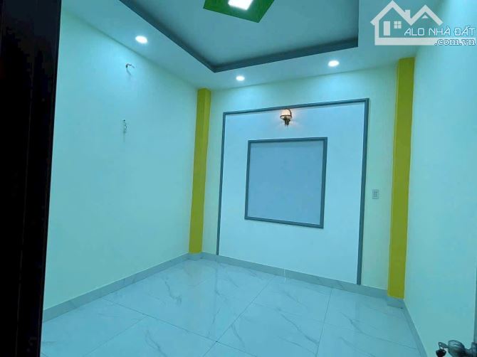 Bán nhà ngay Vườn Lài, Q.12. Giá: 2 tỷ 120tr/ sổ hồng riêng. DT: 68m2 - 2