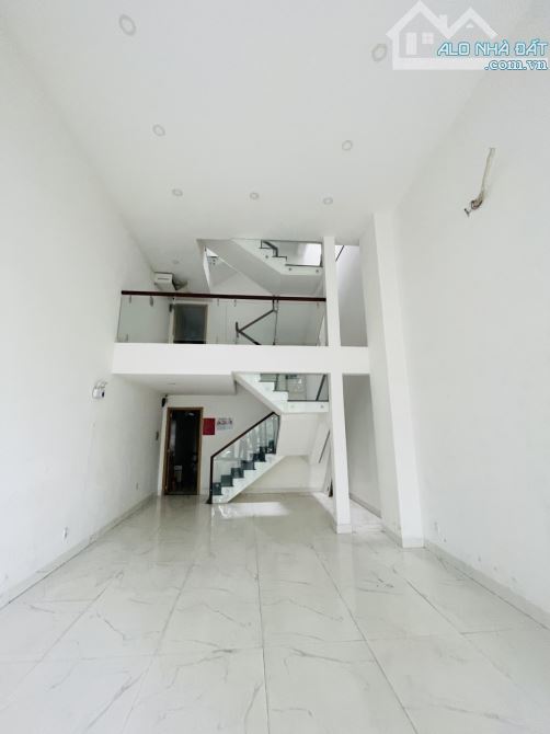 Nhà mặt tiền đường nhựa hiện hữu, khu dân cư sầm uất tiện kinh doanh nhiều ngành nghề. - 2