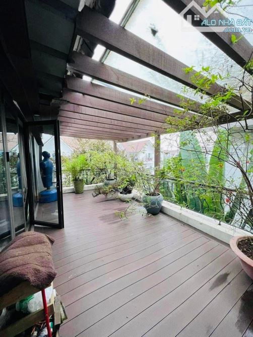 Biệt thự Hoa Sữa - Vinhomes Riverside 215m - 5 Tầng nội thất đẹp - giá 99 tỷ - 2
